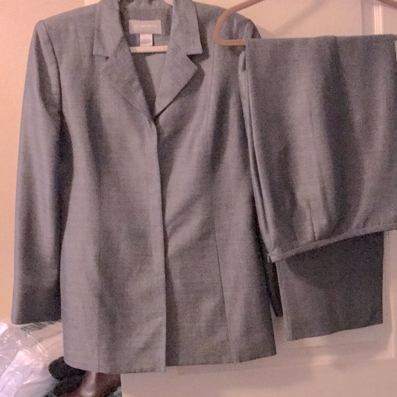 LIZ CLAIBORNE Collection/ 2 pc Pant Suit size 10 Jacket / size 10 Pants/lined. - Picture 7 of 7